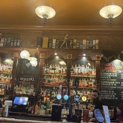 WHISKI Bar & Restaurant - The bar
