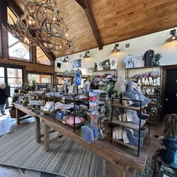 Beavers Bend Safari Park - Gift shop/lobby