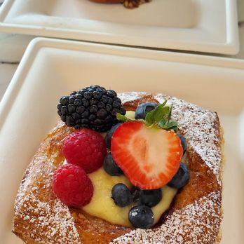 Bonrue Bakery - Fruit Danish and sticky bun - Bakeries Near Me - St George, Utah Bonrue Bakery - Fruit Danish and sticky bun - Bakeries Near Me - St George, Utah