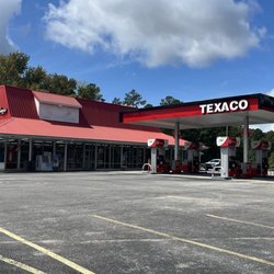 Stuckey's of Summerton, SC - Note the signs removed.
