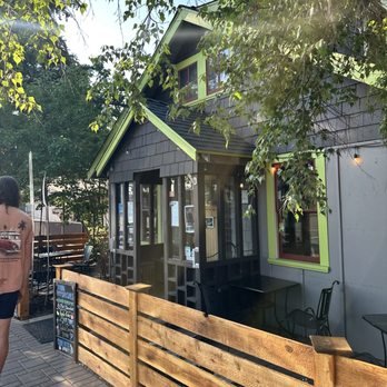 The Cottonwood Cafe - Outside - Cafes Near Me - Sisters, Oregon The Cottonwood Cafe - Outside - Cafes Near Me - Sisters, Oregon