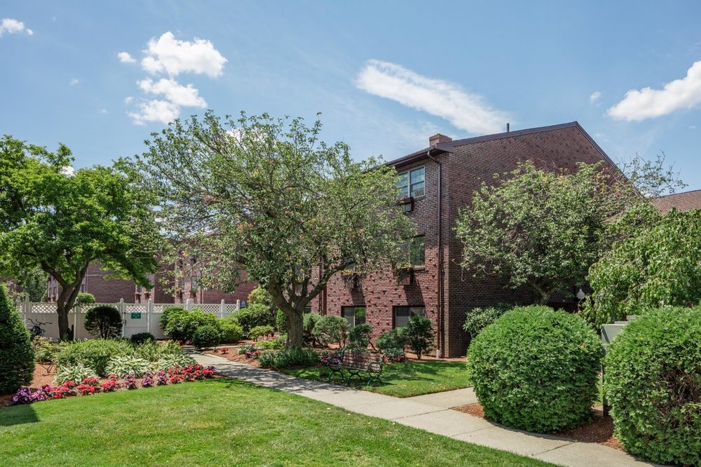 SHAKER GLEN VILLAGE Updated July 2024 111 Locust St Ofc, Woburn