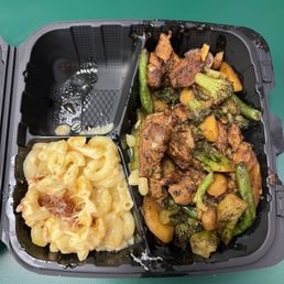 Chicken Stir Fry with Macaroni and Cheese Chicken Stir Fry with Macaroni and Cheese