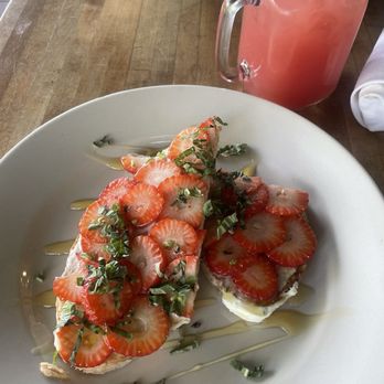 Hideaway House - Strawberry & Honey Crustini - Pizza Near Me - Sedona, Arizona