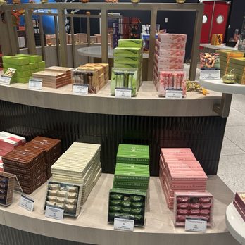 Royce Chocolate - Chocolatiers & Shops Near Me - Las Vegas, Nevada