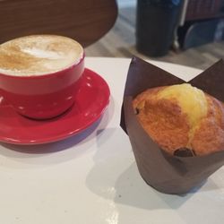 Café Pref - Chocolate chip muffin and latte