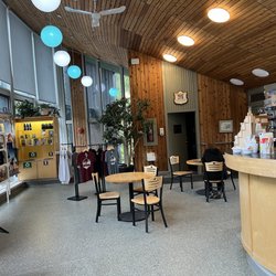 Nakusp Hot Springs, Chalets & Campground - Lobby coffee shop