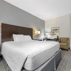 Best Western Plus The Hammondsport Hotel - Accessible King with Bathtub