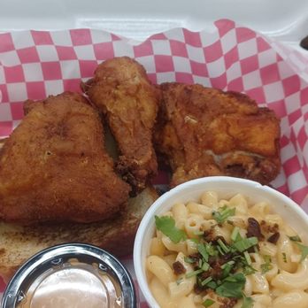 Totos BBQ Express - Mac and Cheese and Chicken - Barbeque Near Me - Nashville, Tennessee Totos BBQ Express - Mac and Cheese and Chicken - Barbeque Near Me - Nashville, Tennessee