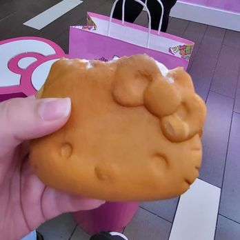 Hello Kitty Cafe - Hello Kitty Strawberry Ice Cream Waffle - Desserts Near Me - Las Vegas, Nevada