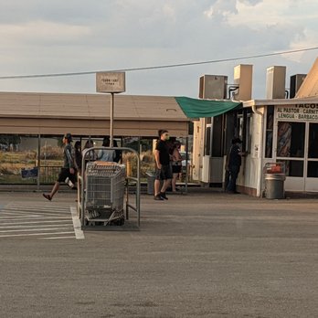 Plaza Mexico - Close up of food truck...see the people waiting to order - Mexican Near Me - Wahneta, Florida