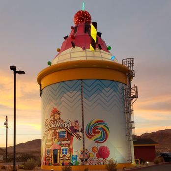 EddieWorld - It's lit up at night - Service Stations Near Me - Yermo, California EddieWorld - It's lit up at night - Service Stations Near Me - Yermo, California
