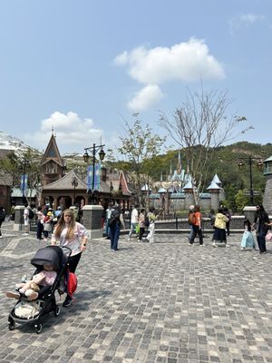 Hong Kong Disneyland by null