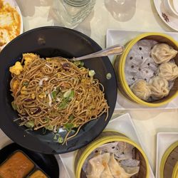 Momo Factory - Chowmein