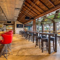 Little Woodrow's Braun - Take a seat and grab a cold one at the bar