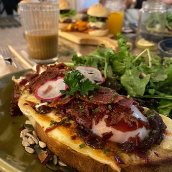 Fauna & Flora - Eggs Benedict bacon toast - Cafes Near Me - Lisbon, 11