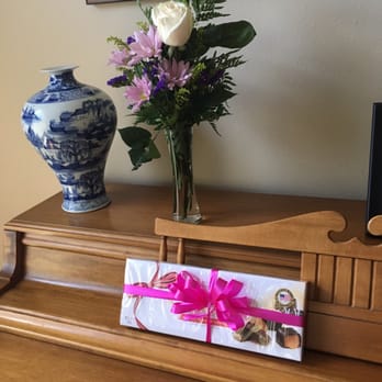 Ace Flowers - "We're sorry bouquet" and chocolates delivered the next day. - Florists Near Me - Houston, Texas Ace Flowers - "We're sorry bouquet" and chocolates delivered the next day. - Florists Near Me - Houston, Texas