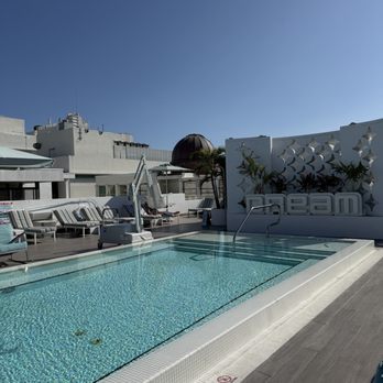 Dream South Beach, by Hyatt - Rooftop pool - Hotels Near Me - Miami Beach, Florida Dream South Beach, by Hyatt - Rooftop pool - Hotels Near Me - Miami Beach, Florida