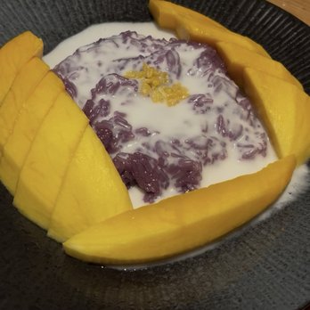 Thai Favorite Cuisine - Mango sticky rice - Thai Near Me - Tustin, California Thai Favorite Cuisine - Mango sticky rice - Thai Near Me - Tustin, California