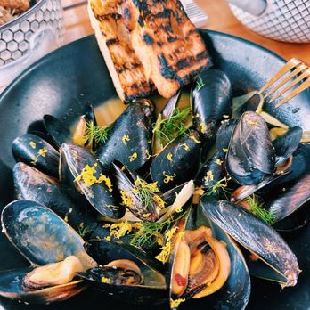 Mana + Pua - Moules - Wine Bars Near Me - Honolulu, Hawaii