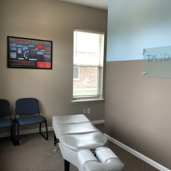 Paul G Lyell, DC - Adjusting Room 1 - Chiropractors Near Me - Jacksonville, Illinois Paul G Lyell, DC - Adjusting Room 1 - Chiropractors Near Me - Jacksonville, Illinois