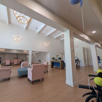 Carillion Oaks - Huge common area with super high ceilings. - Memory Care Near Me - Madison, Alabama Carillion Oaks - Huge common area with super high ceilings. - Memory Care Near Me - Madison, Alabama