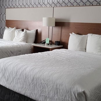 Best Western Plus Commerce Hotel - Beds - Hotels Near Me - Commerce, California Best Western Plus Commerce Hotel - Beds - Hotels Near Me - Commerce, California