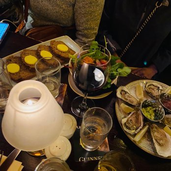 John Keogh’s Gastropub - County Clare Flaggy Shore Oysters - pub salad - bread and butter - Brasseries Near Me - Galway, G