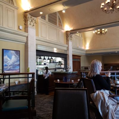 Fairmont Hotel Macdonald by null