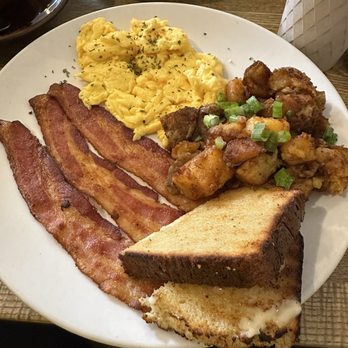Red Umbrella Cafe - Deluxe Breakfast scrambled eggs, bacon, sourdough - Breakfast & Brunch Near Me - Vancouver, British Columbia