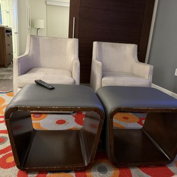 Marriott's Shadow Ridge II- The Enclaves - Beat up furniture - Hotels Near Me - Palm Desert, California Marriott's Shadow Ridge II- The Enclaves - Beat up furniture - Hotels Near Me - Palm Desert, California