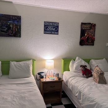 The Retro Inn - Hotels Near Me - Cortez, Colorado The Retro Inn - Hotels Near Me - Cortez, Colorado