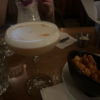 Idle Hour - Buffalo Cauliflower and whiskey sour - American Near Me - Los Angeles, California