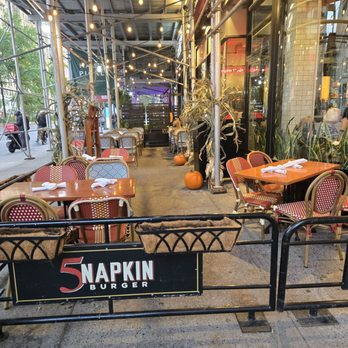 5 Napkin Burger - Burgers Near Me - New York, New York