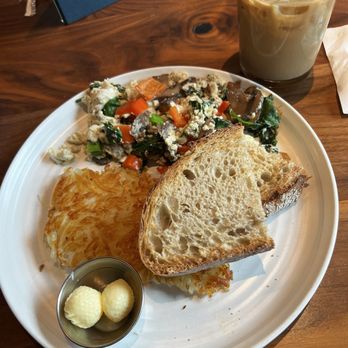 Ted's Bulletin Noma - Vanilla latte and Farmer's Scramble - Comfort Food Near Me - Washington, DC, District of Columbia