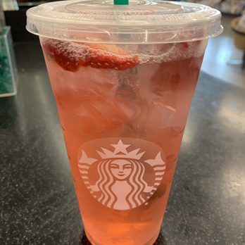 Starbucks - Venti strawberry açaí - Coffee & Tea Near Me - Easton, Massachusetts Starbucks - Venti strawberry açaí - Coffee & Tea Near Me - Easton, Massachusetts