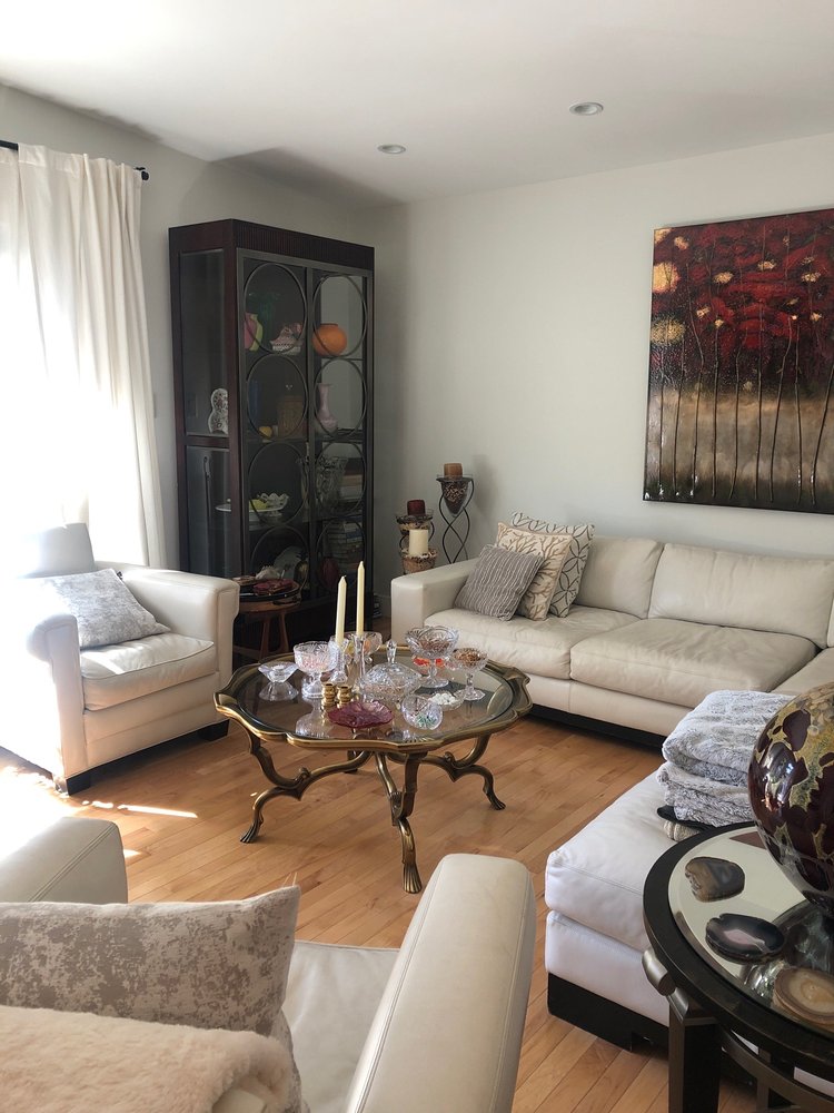 BENJAMIN MOORE PAINTS 3230 28 Street SW, Calgary, Alberta, Canada