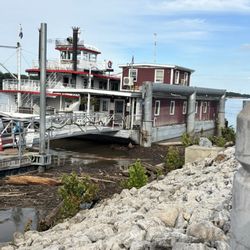 Mark Twain Riverboat - The boat