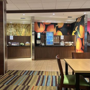 Fairfield by Marriott Inn & Suites Mebane - Breakfast area - Hotels Near Me - Mebane, North Carolina Fairfield by Marriott Inn & Suites Mebane - Breakfast area - Hotels Near Me - Mebane, North Carolina