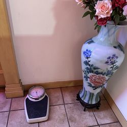 Wing Wah Restaurant - Scale as you walk in!?