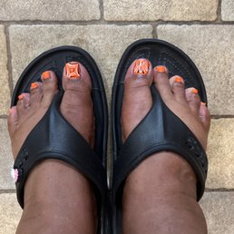 Shellac polish with abstract design. Shellac polish with abstract design.