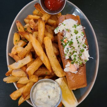 Fishwives - Dungeness Crab Roll - Seafood Near Me - Pasadena, California Fishwives - Dungeness Crab Roll - Seafood Near Me - Pasadena, California