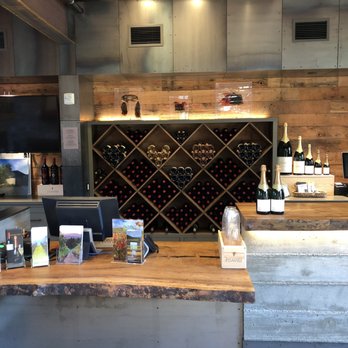 Davies Vineyards - Wine Tasting Room Near Me - Saint Helena, California