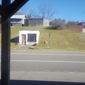 Freeborne's Eatery & Lodge - American Near Me - Laurel Springs, North Carolina