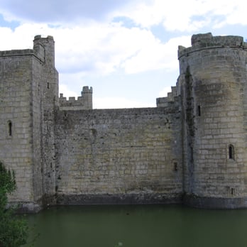 Bodiam Castle - Landmarks & Historical Buildings Near Me - Robertsbridge, ESX Bodiam Castle - Landmarks & Historical Buildings Near Me - Robertsbridge, ESX