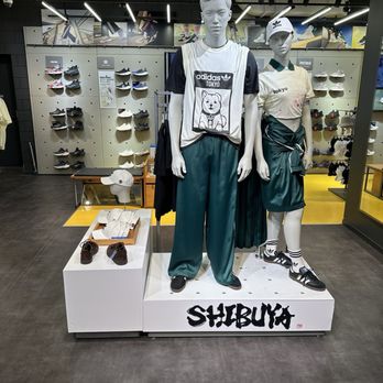 アディダス オリジナルス フラッグシップ ストア トウキョウ