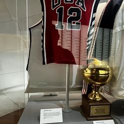 La Sports Hall of Fame - Kim Mulkey's 1984 Olympic jersey