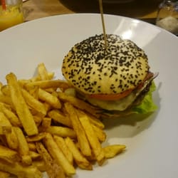 Lokal Burgers & More