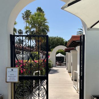 La Serena Villas - The walkway from the pool area to the Villas - Hotels Near Me - Palm Springs, California La Serena Villas - The walkway from the pool area to the Villas - Hotels Near Me - Palm Springs, California