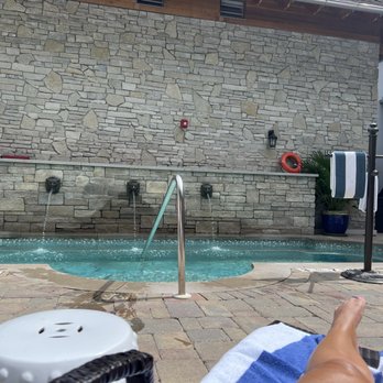 Mirbeau Inn & Spa - Hot tub with towel holders - Hotels Near Me - Rhinebeck, New York